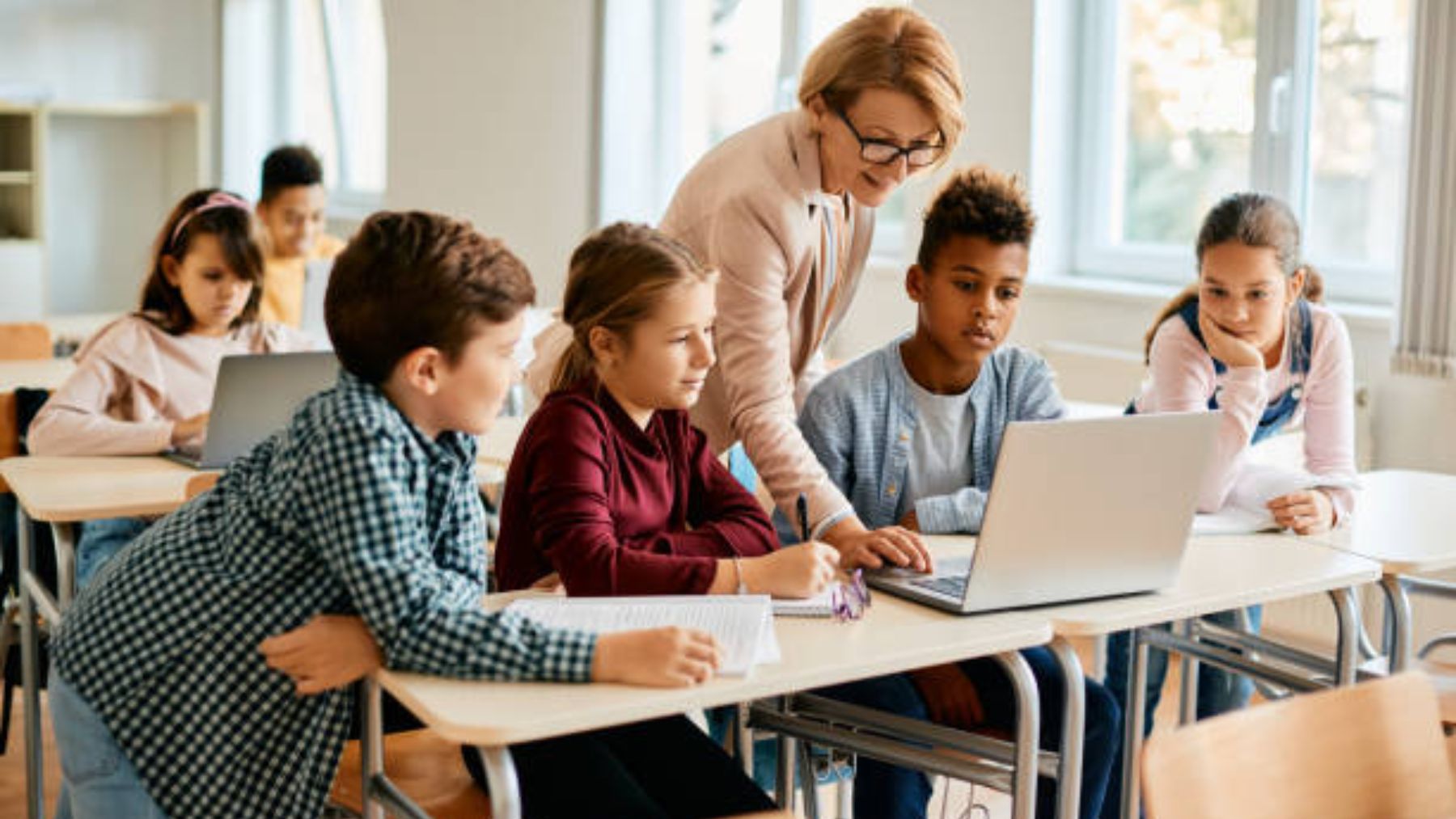 El motivo por el que los niños aprenden más rápido