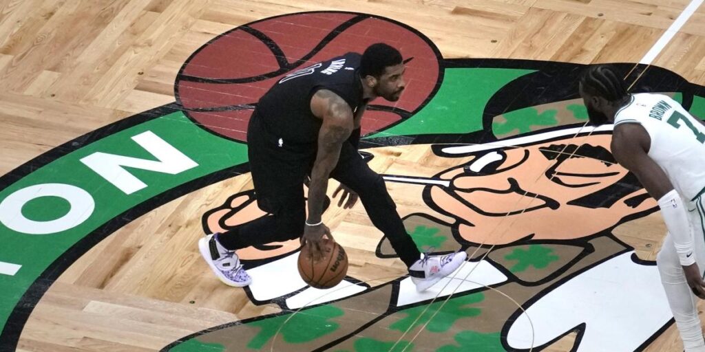 El odio visceral de Boston contra Irving, en dos imágenes