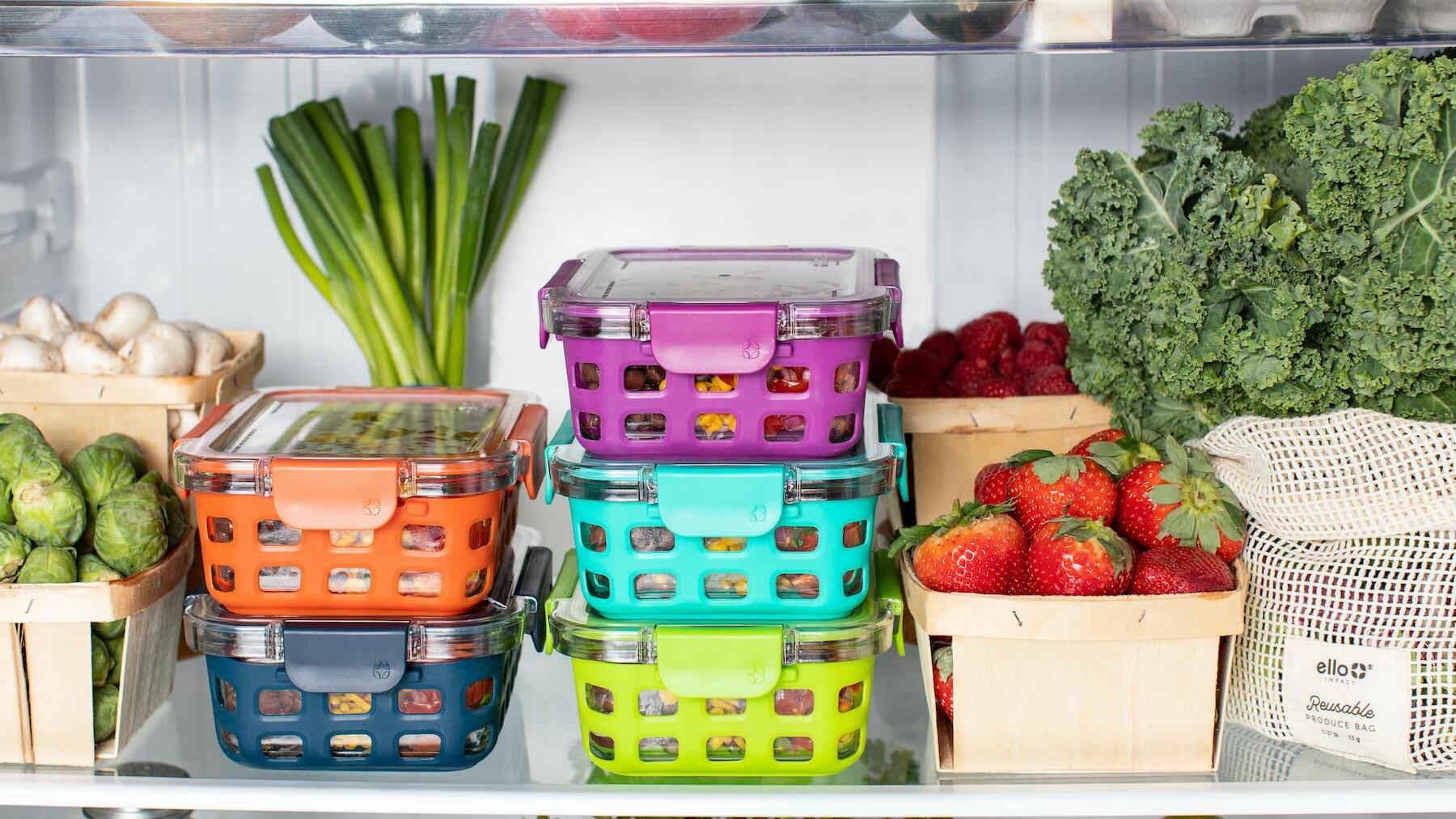 El truco milagroso del papel film para limpiar tu nevera en segundos