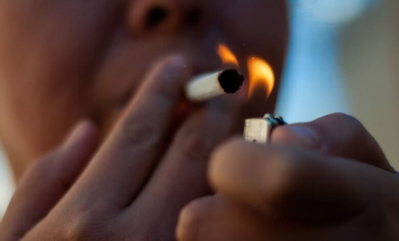 Establecimientos tienen dos meses para señalar espacios 100% libres de humo: Cofepris