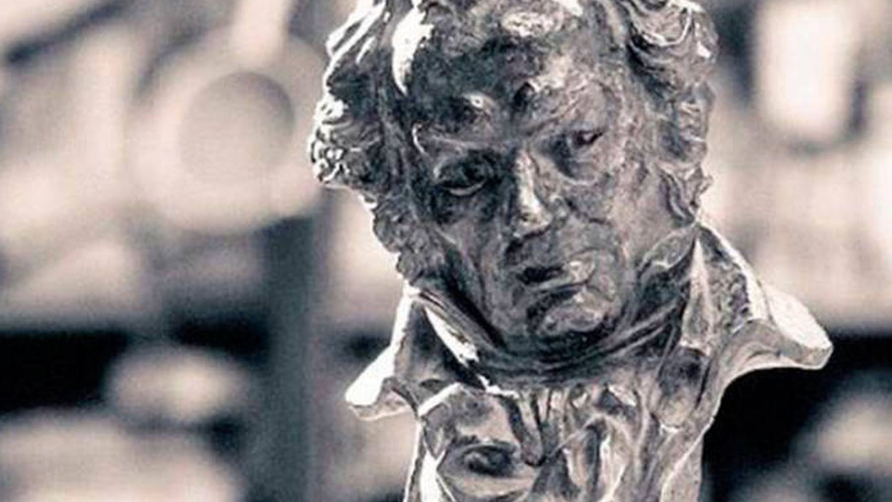 Estos son los curiosos sitios donde guardan los actores los premios Goya