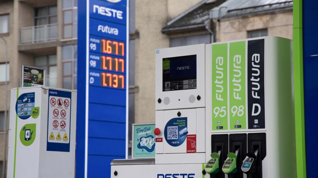 Europa sanciona a Rusia y prohíbe su diésel más otros productos petrolíferos