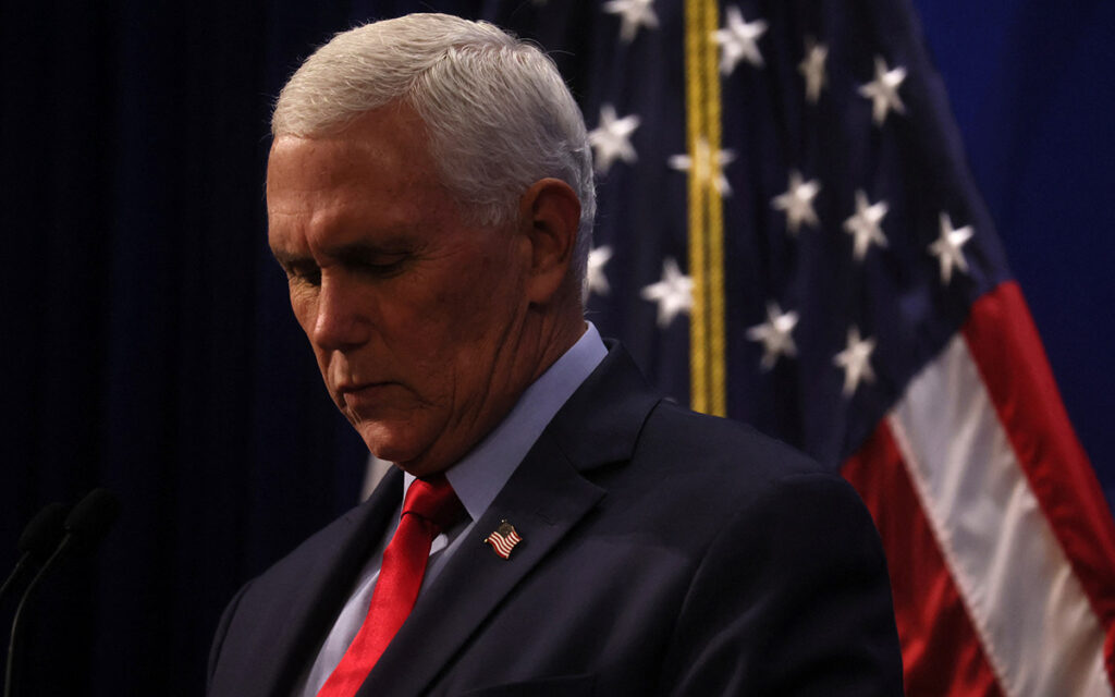 FBI allana casa de Pence en busca de archivos clasificados