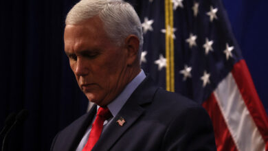 FBI allana casa de Pence en busca de archivos clasificados