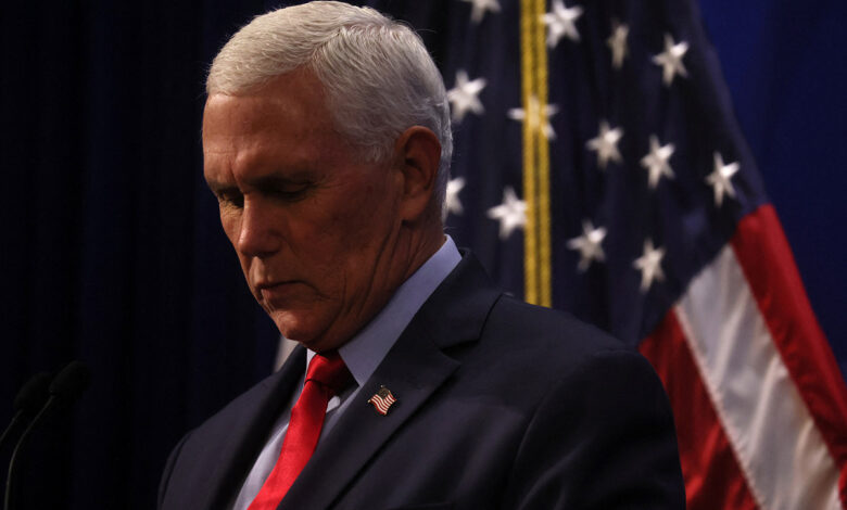 FBI allana casa de Pence en busca de archivos clasificados