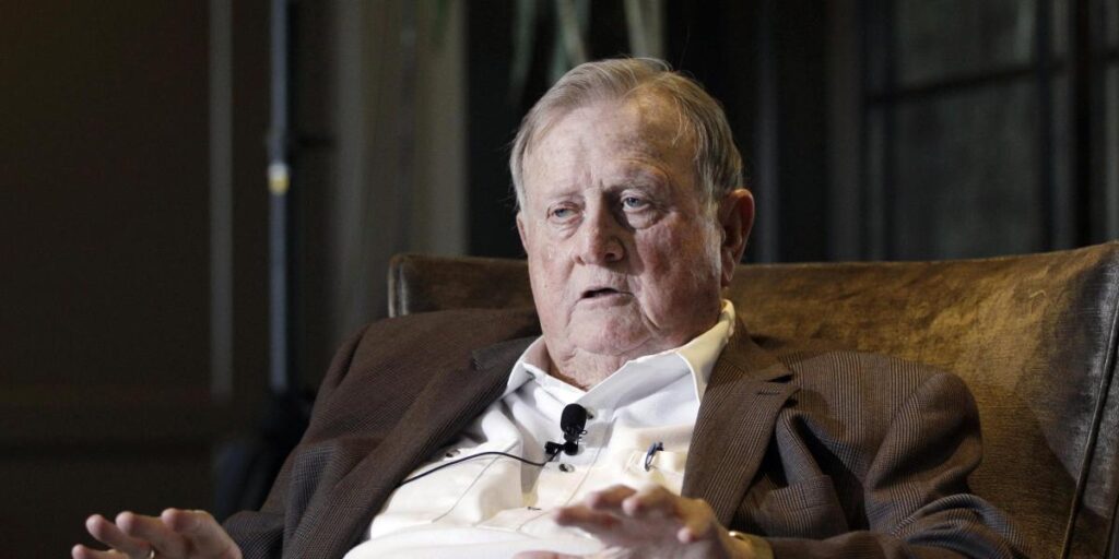 Fallece Red McCombs, expropietario de los Spurs, Nuggets y Vikings