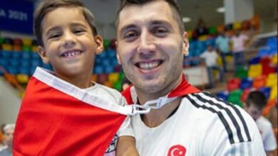 Fallece capitán de la sección turca de balonmano y su hijo en los escombros | Tuit