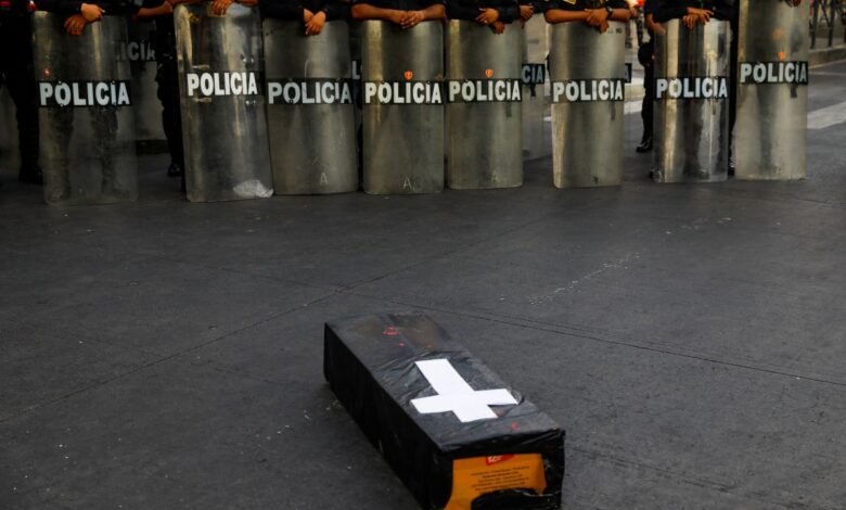 Familiares de fallecidos en protestas de Perú exigen justicia y memoria