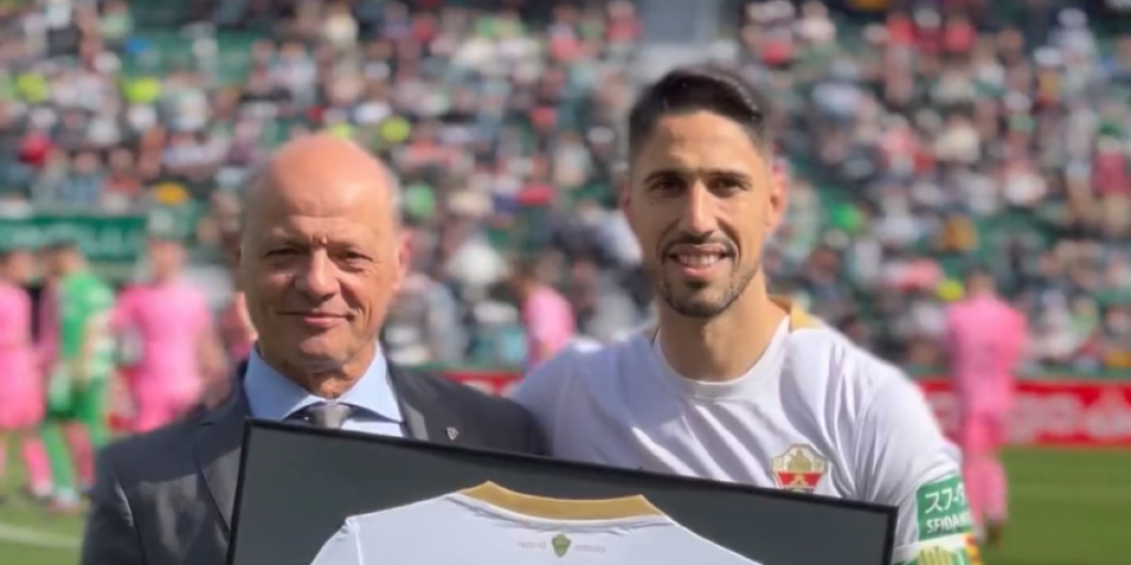 Fidel, homenajeado antes del Elche-Espanyol