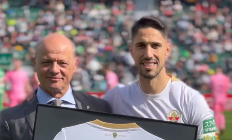 Fidel, homenajeado antes del Elche-Espanyol