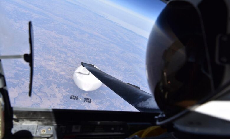 Foto del globo espía chino tomada desde un avión U-2 de EEUU