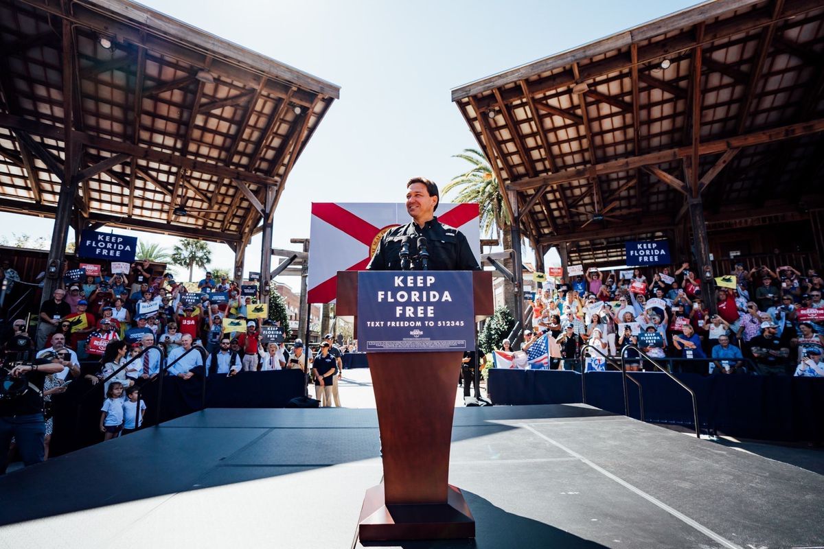 “Hay un nuevo ‘sheriff’ en este pueblo”: DeSantis acorrala a Disney por oponerse a sus “políticas ‘anti-woke”