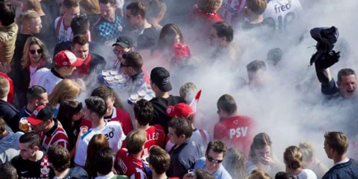 Hinchas del PSV provocan incidentes en el centro de Sevilla