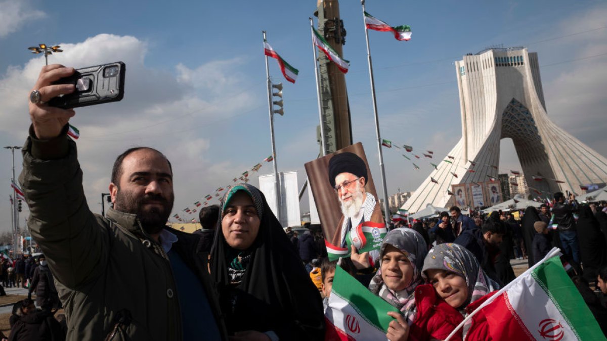 Irán conmemora el 44 aniversario de la Revolución Islámica en medio de protestas contra el gobierno