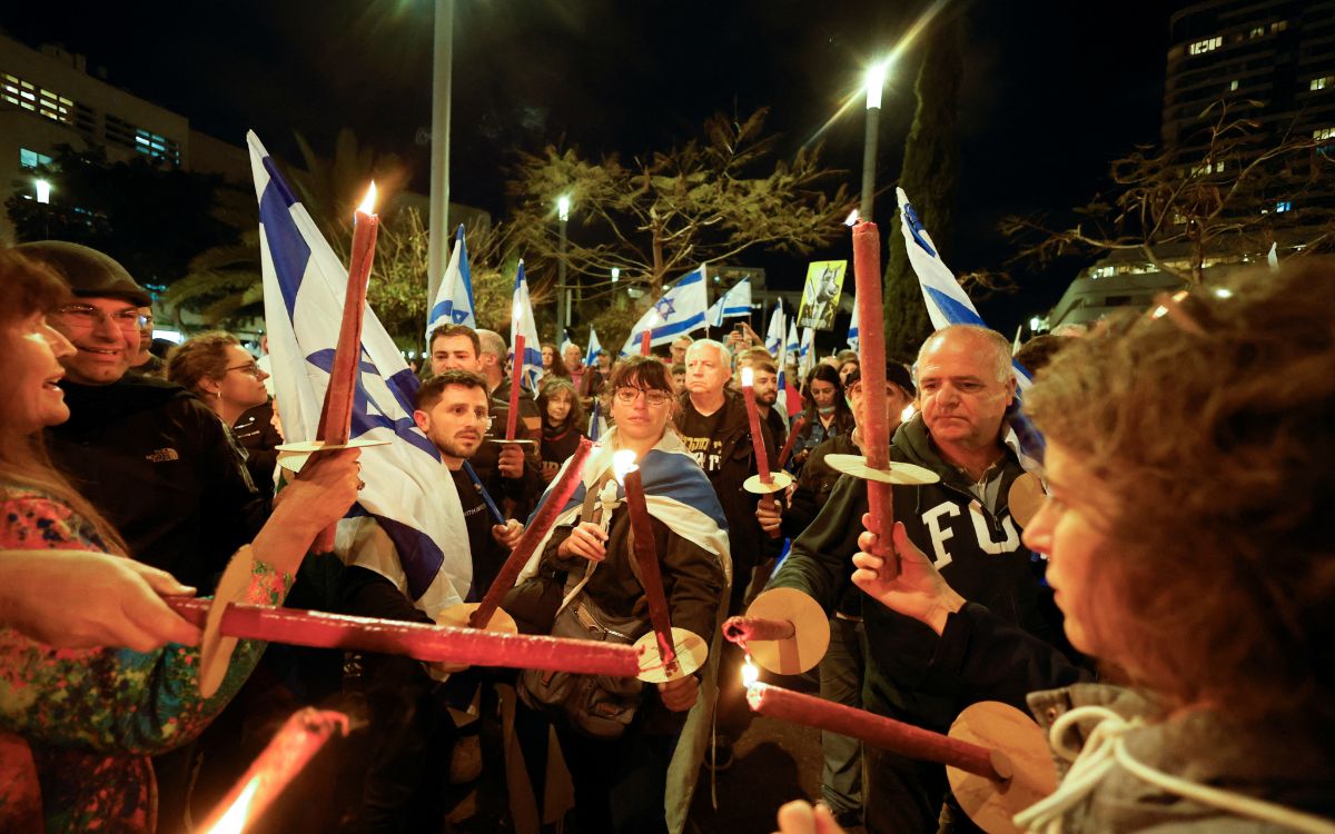 Israelíes y palestinos se comprometen a frenar la violencia