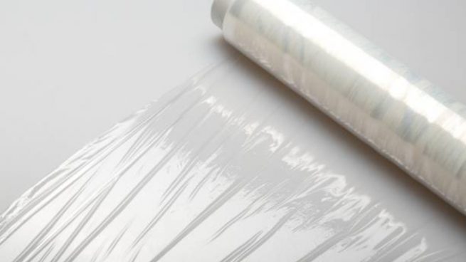 Jamás guardes el papel film en el cajón: este es el motivo