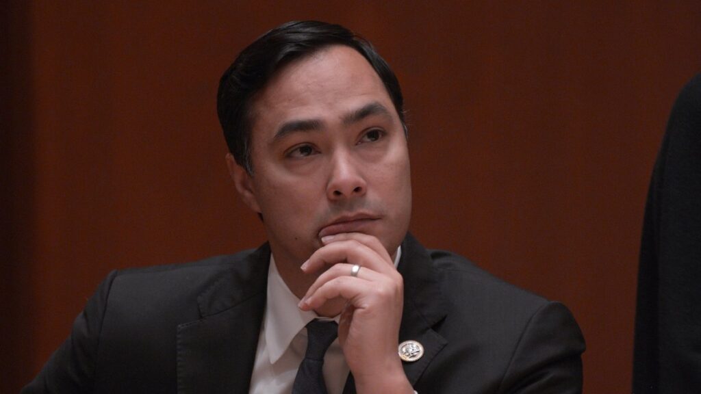 Joaquín Castro se somete a cirugía para extirparle tumores