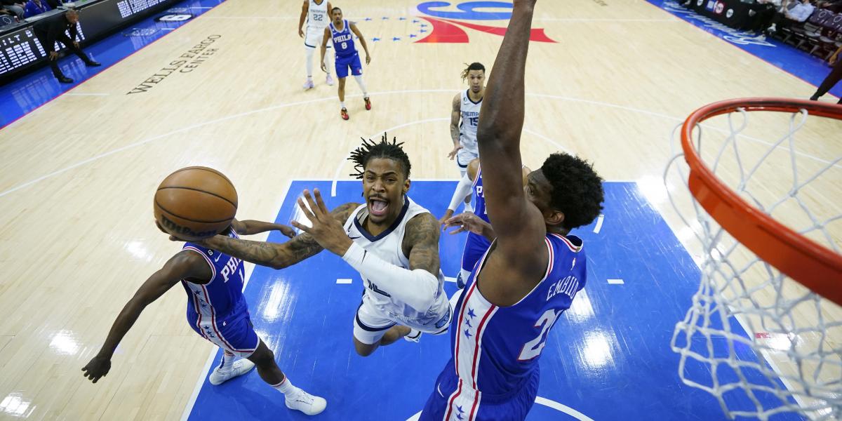 Joel Embiid aniquila a Ja Morant con el tapón más espectacular del año