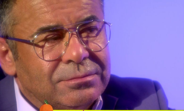 Jorge Javier Vázquez rompe a llorar en 'Sálvame' ante las confesiones de este colaborador