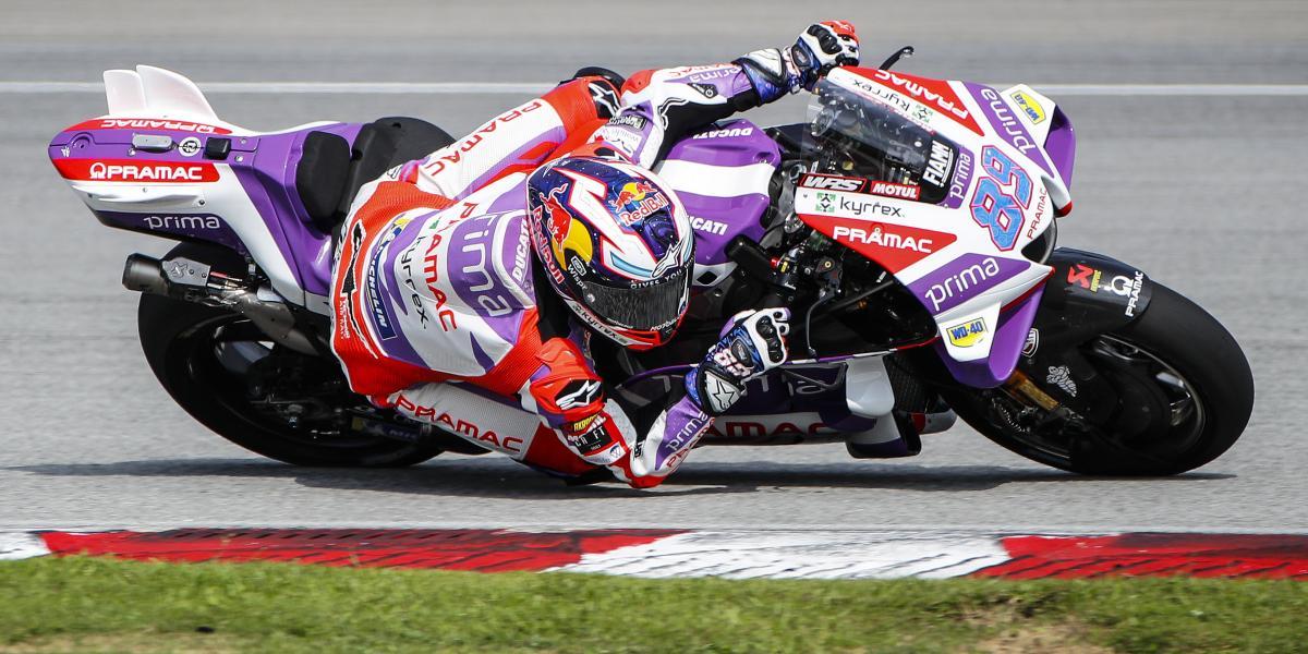 Jorge Martín lidera en una segunda jornada pasada por agua