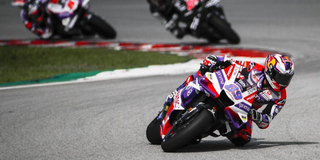 Jorge Martín vuelve a liderar a mitad de la segunda jornada