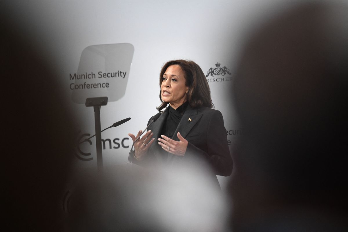 Kamala Harris asegura que EE UU tiene pruebas de que Moscú ha cometido “crímenes contra la humanidad” en Ucrania