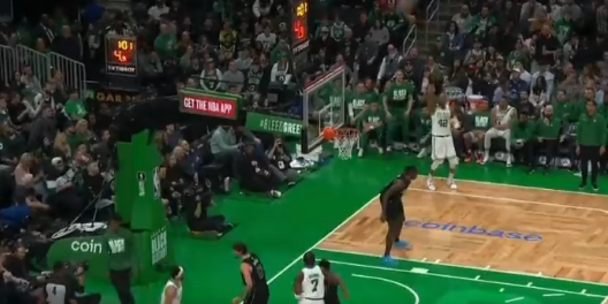 La 'empanada' monumental de un jugador de los Nets. ¿En qué estaría pensando?