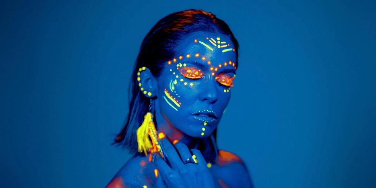 La cantautora española Sofía Ellar presenta su nuevo single 'Cuento conmigo'