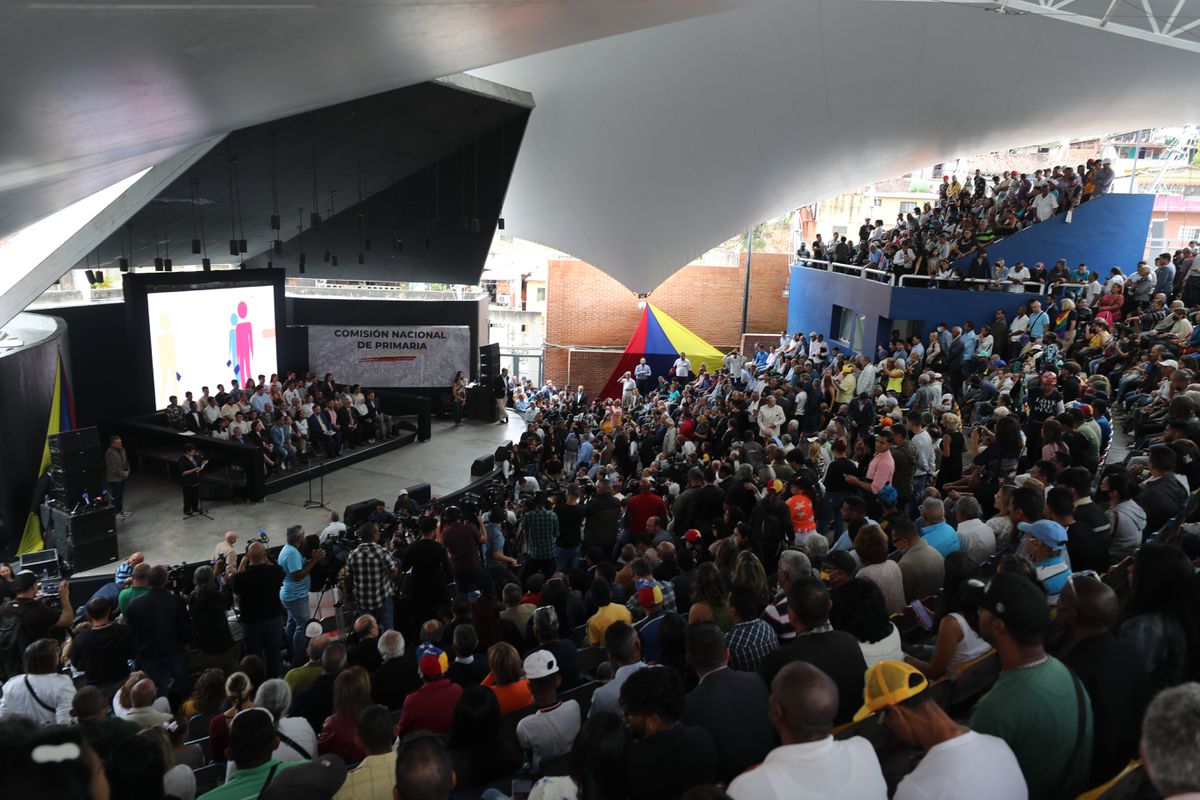 La oposición venezolana convoca primarias el 22 de octubre para elegir al candidato que enfrente a Maduro en 2024