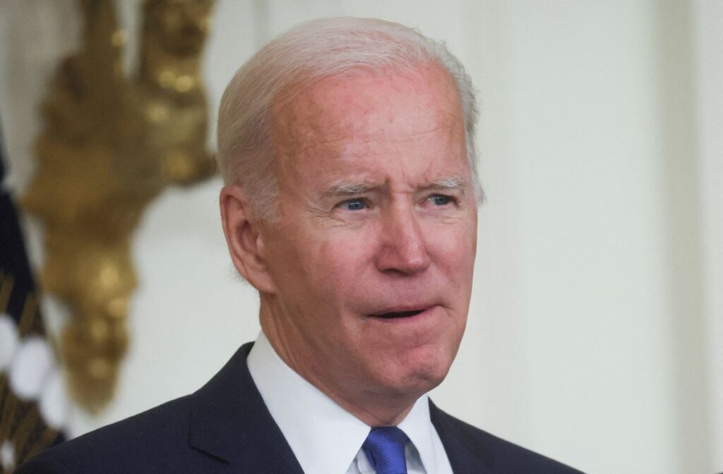 La polémica de los documentos clasificados que empapa a Biden, Trump y Pence
