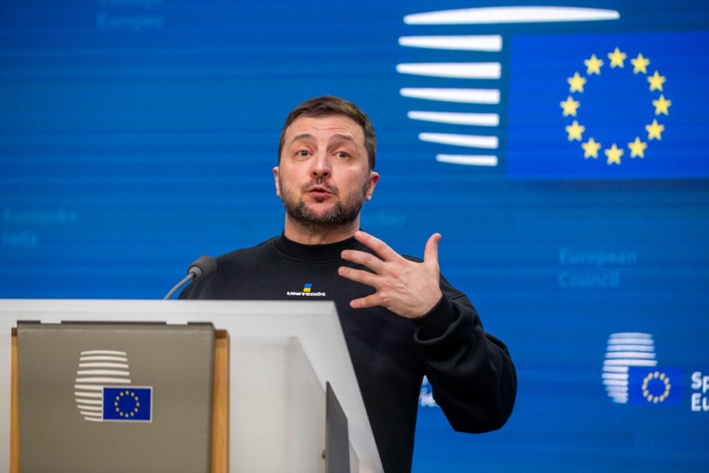 La vía más fácil de terminar la guerra es ceder territorio a Rusia: Zelenski