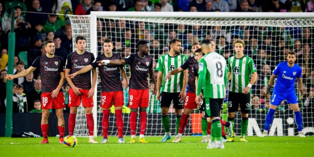 La zaga del Athletic tiene defensa