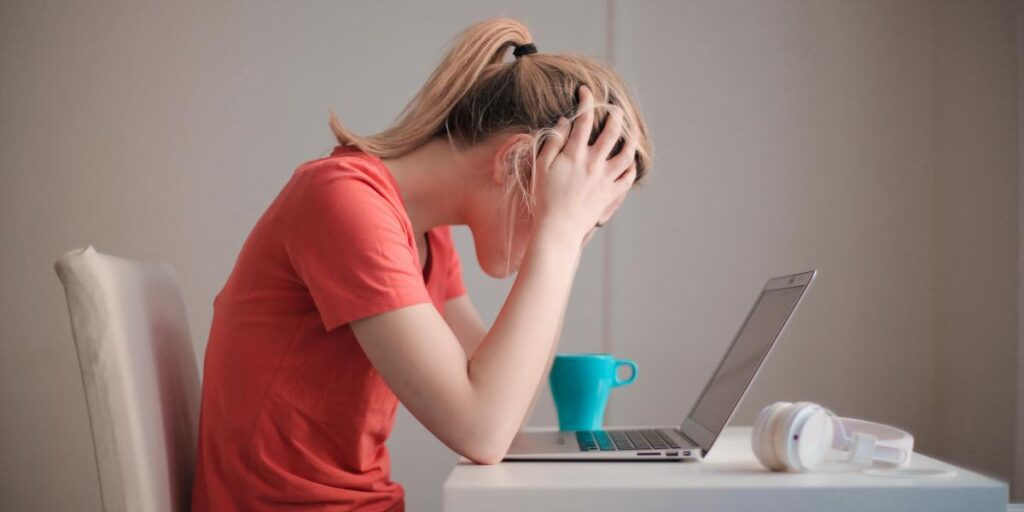 Las 10 carreras universitarias con más estudiantes arrepentidos: gana una por goleada