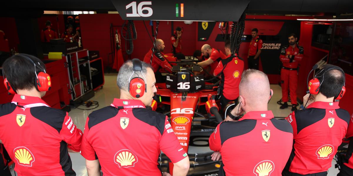 Leclerc lidera la matinal tras el susto por un problema a primera hora