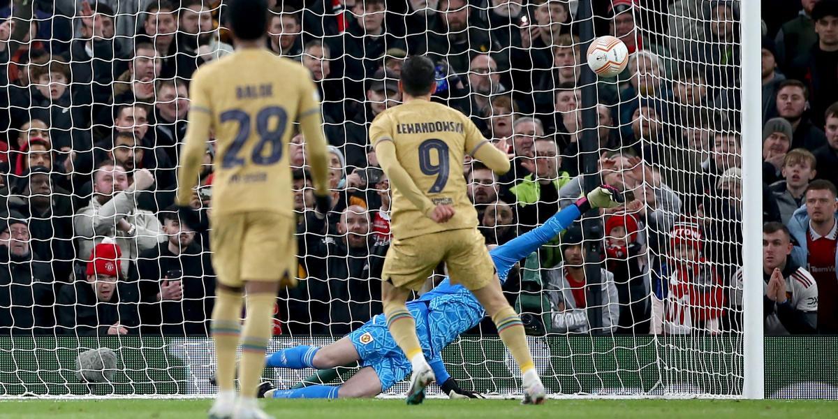 Lewandowski adelanta al Barça de penalti