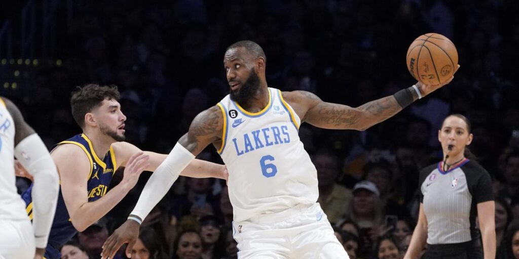 Los Lakers apuestan por la esperanza y baten a los Warriors en equipo