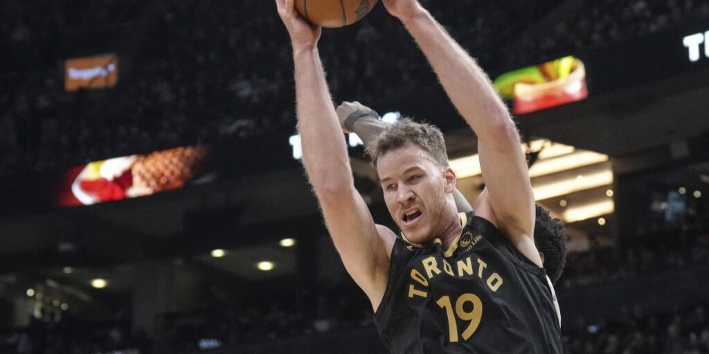 Los Raptors se niegan a rendirse con un histórico Poeltl al frente: ¡6 tapones!