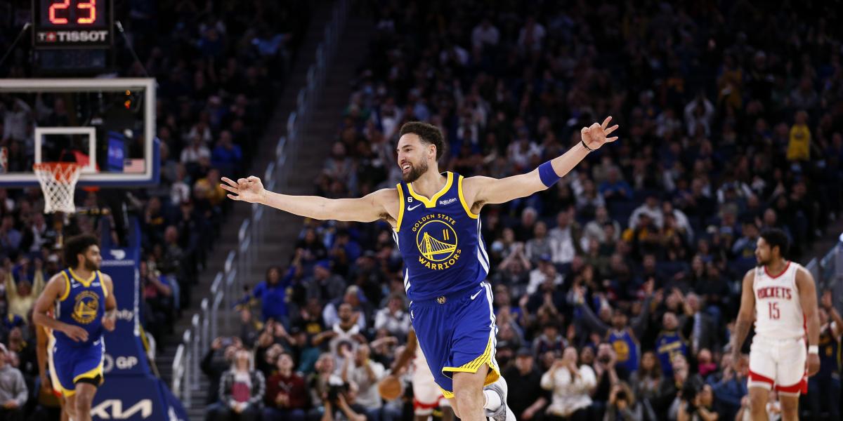 Los Warriors vuelven a sonreír gracias a los 12 triples de Klay Thompson