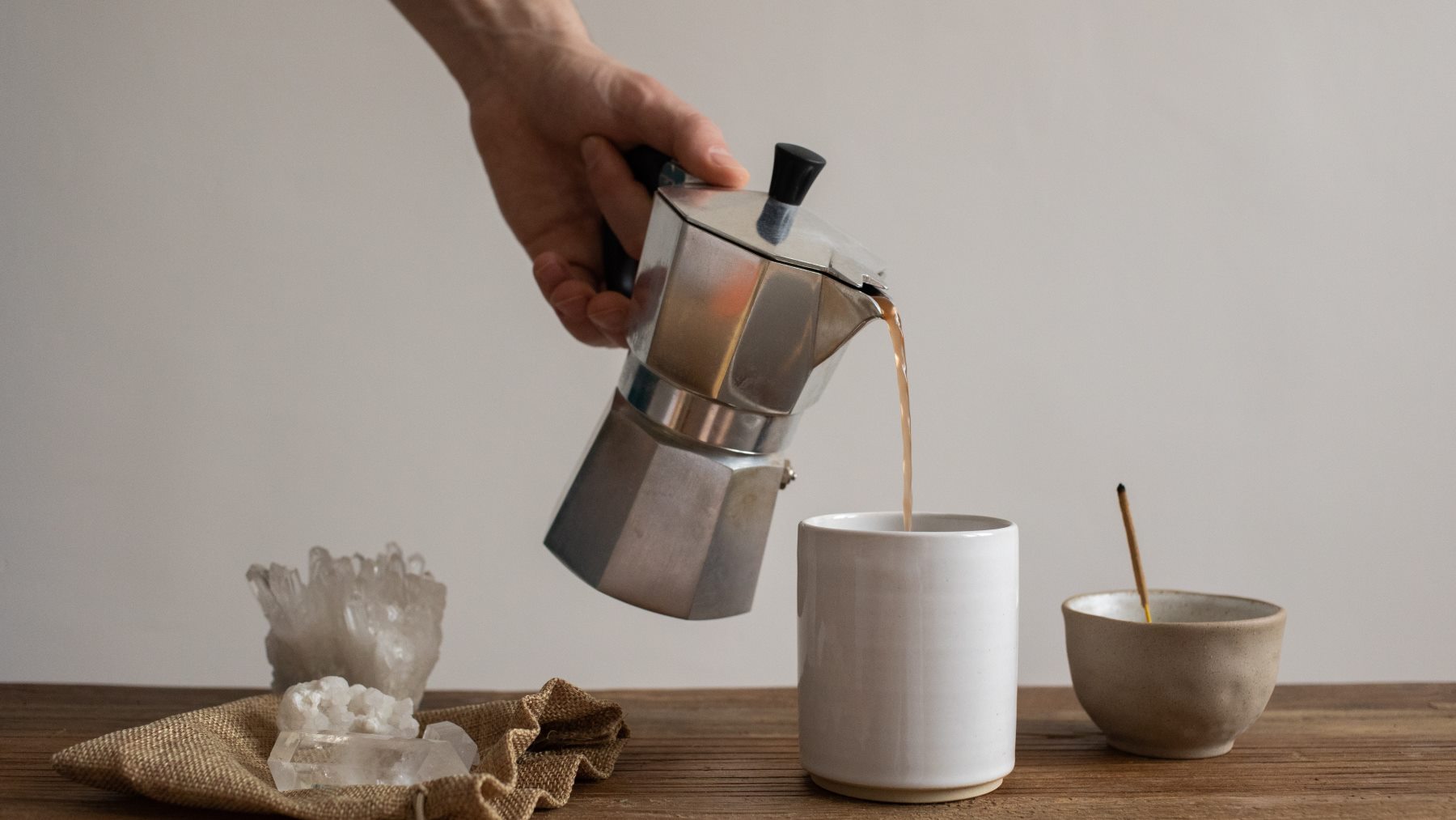 Los fallos que siempre cometes con la cafetera italiana que no sabías