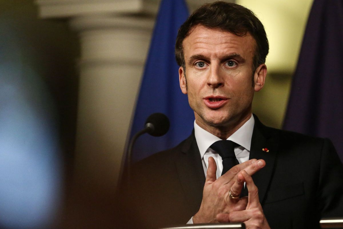 Macron quiere facilitar la contratación de ‘sin papeles’ para sectores donde falte mano de obra