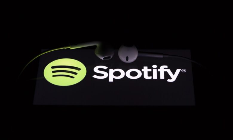 Magic Eraser llega a más dispositivos, Spotify gana un DJ AI y Netflix baja los precios