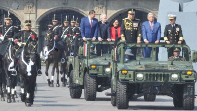 Marcha de la Lealtad es encabezada por AMLO en el Zócalo