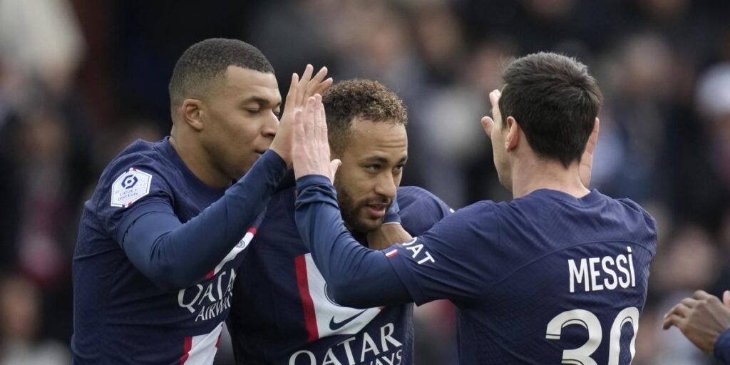 Mbappé y Messi sacan al PSG de la UCI