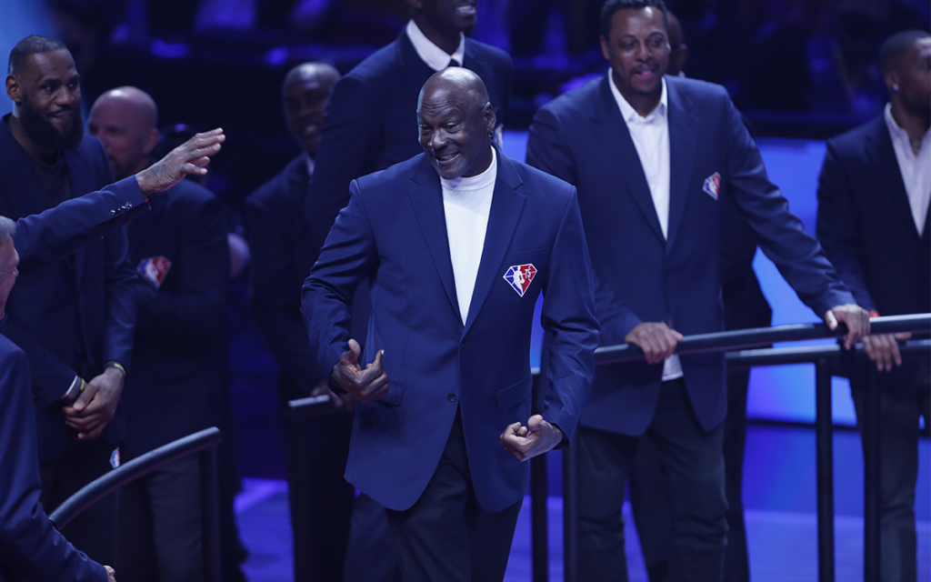 Michael Jordan celebra su cumpleaños 60 con donación de 10 millones de dólares