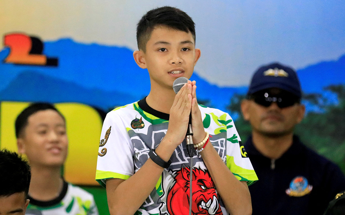 Muere uno de los 12 niños rescatados de cueva en Tailandia en 2018