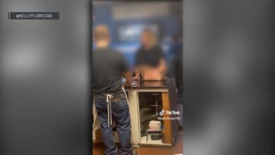 Mujer arremete contra trabajadores de pizzería por tener la TV en español en PA