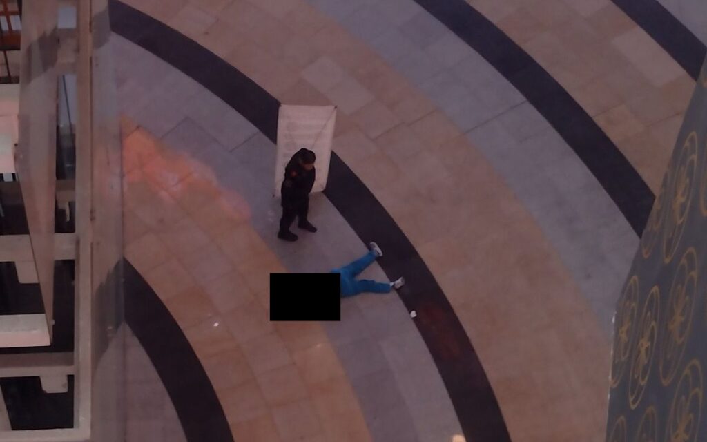 Mujer cae de segundo piso de Forum Buenavista y sobrevive