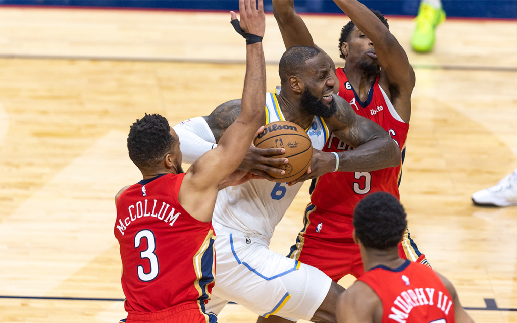 NBA: LeBron a 36 puntos del récord; Curry se lesiona e Irving en la banca | Resumen