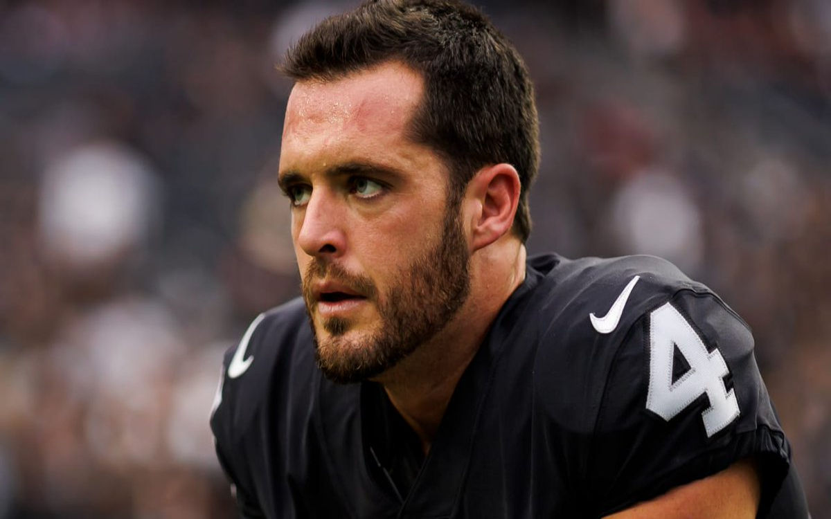 NFL: Cortan Raiders al pasador Derek Carr | Tuit