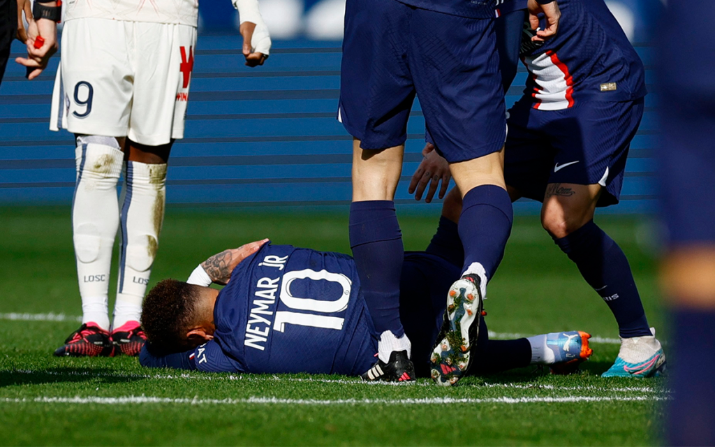 Neymar sufre esguince de tobillo con lesiones en ligamentos